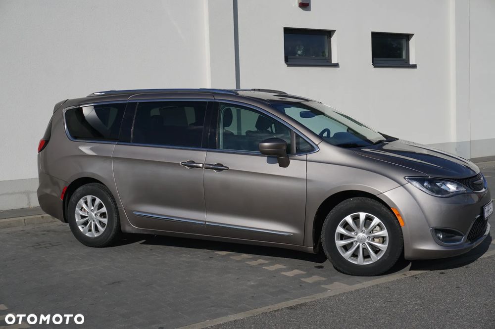 Chrysler Pacifica - 2