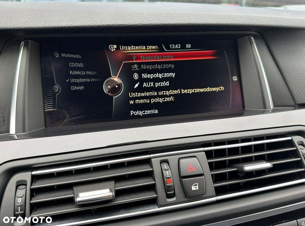 BMW Seria 5 525d xDrive - 28