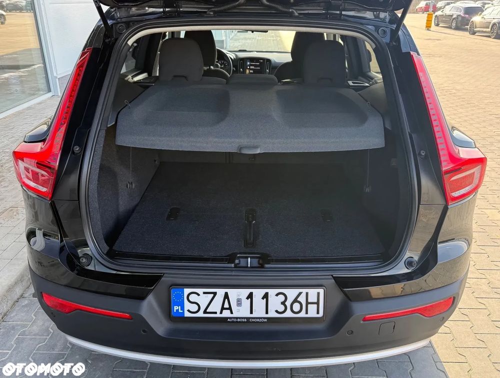 Volvo XC 40 T2 Plus Dark - 32