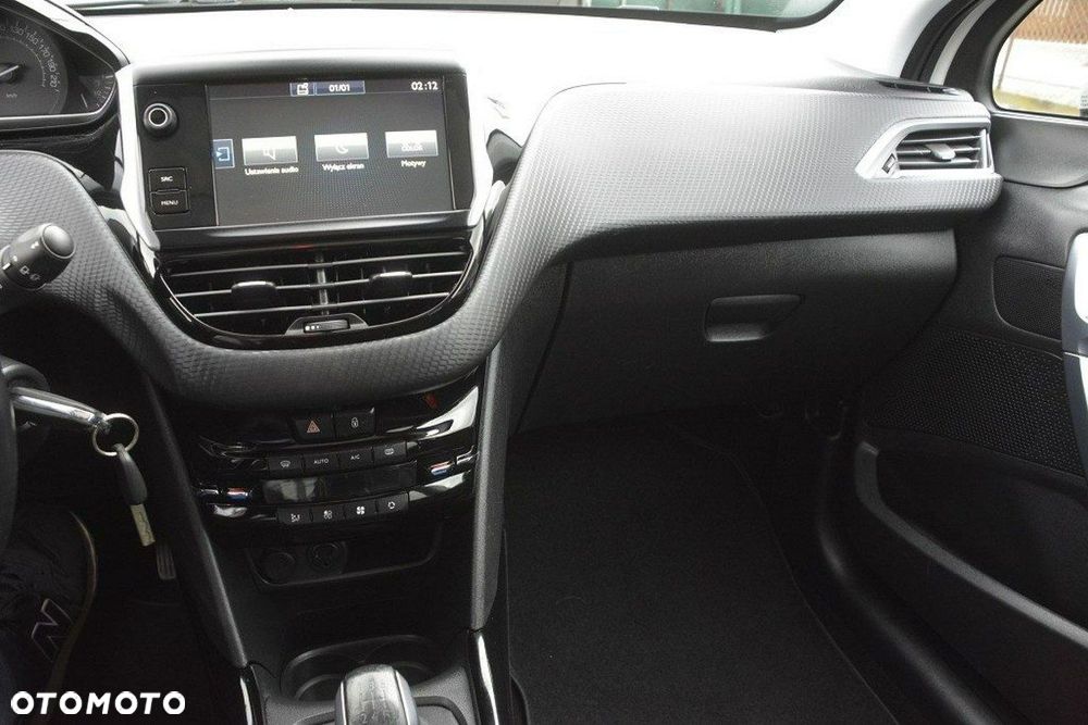 Peugeot 2008 1.6 BlueHDi Allure S&S - 24