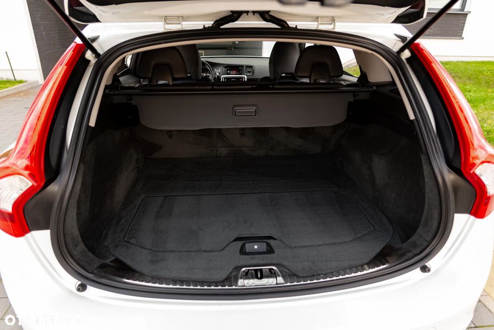 Volvo V60 D4 AWD R-Design Summum - 39
