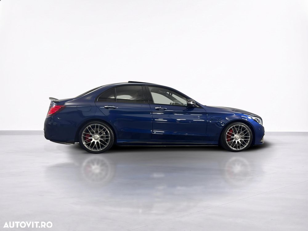Mercedes-Benz C 63 AMG - 7