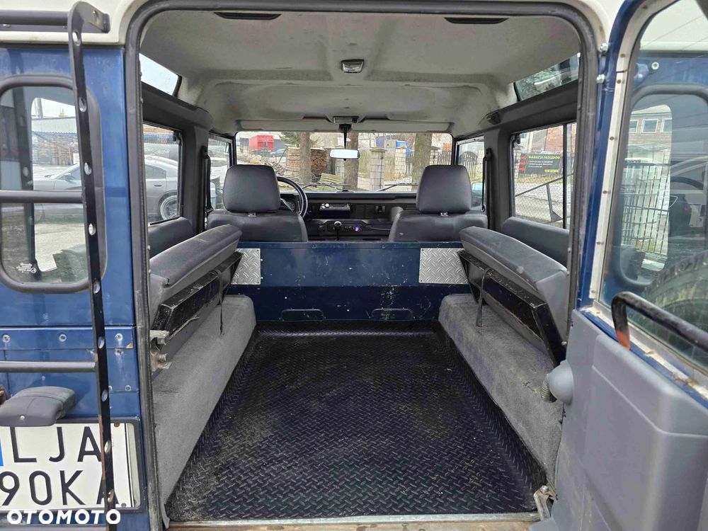 Land Rover Defender - 8