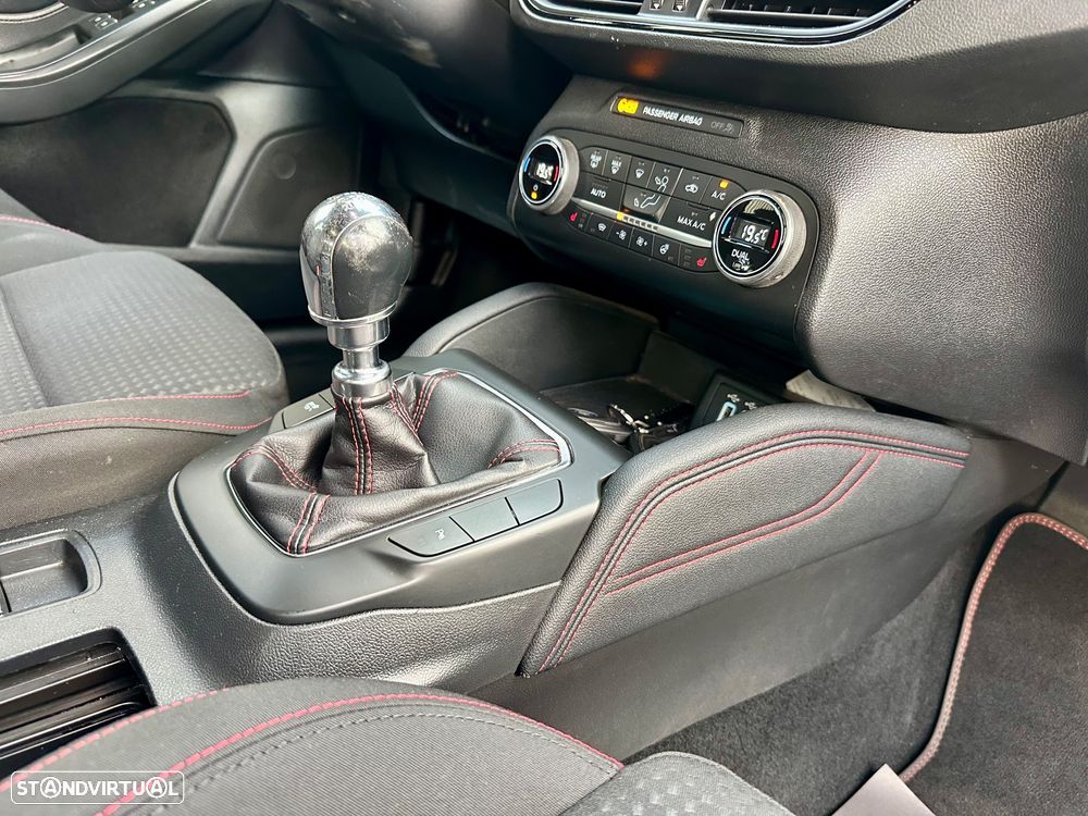 Ford Focus SW 1.0 EcoBoost Hybrid ST-LINE X - 45