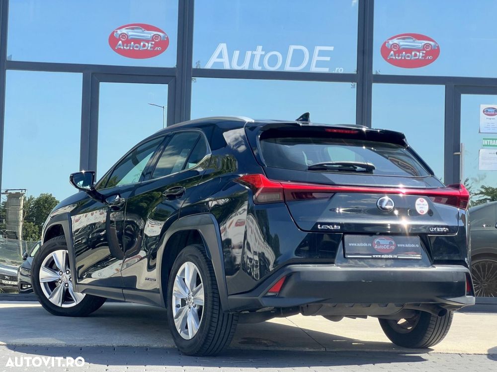 Lexus UX - 4