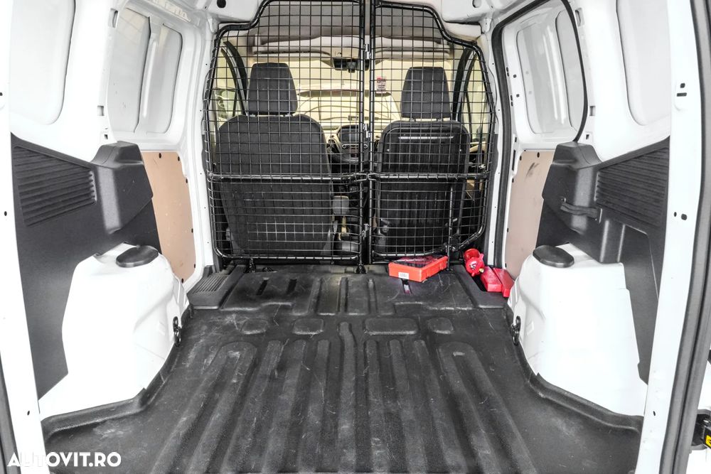 Ford Transit Courier - 16
