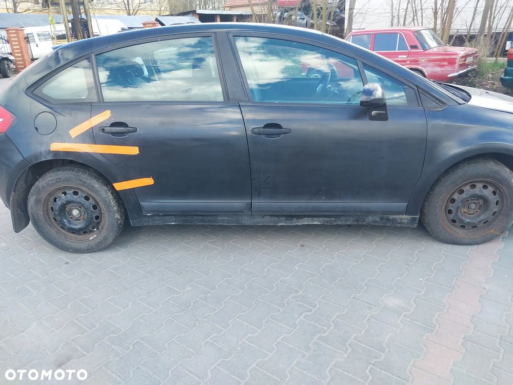 Citroen C4 I przedlift silnik 1.6 16v NFU 109 KM 10FX5G TU5JP4 skrzynia biegów drzwi maska zderzak klapa błotnik EXL belka szyba listwa panel podsufitka podszybie ramiona wycieraczek osłona zwrotnica mcperson pompa tłumik półoś czujniki parkowania moduł hak holowniczy kompletny zacisk CAŁY NA CZĘŚCI - 14