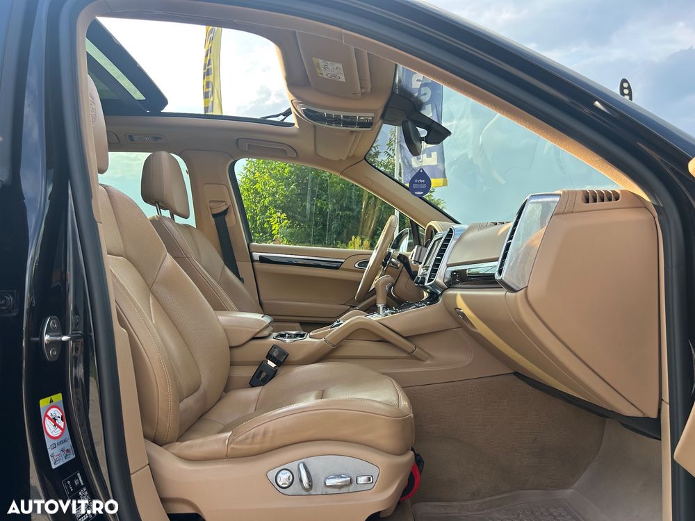 Porsche Cayenne - 21