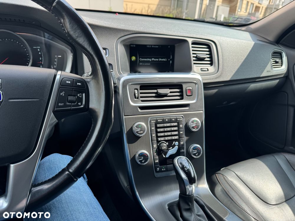 Volvo V60 Cross Country - 11