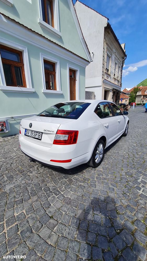 Skoda Octavia 2.0 TDI DSG Style - 4