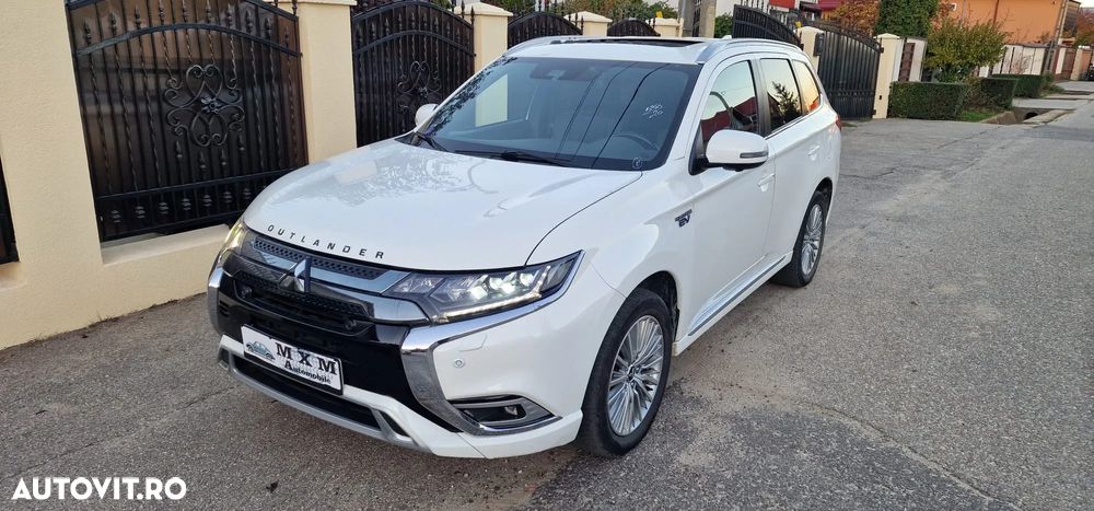 Mitsubishi Outlander 2.4 4WD Plug-In Hybrid Top - 1