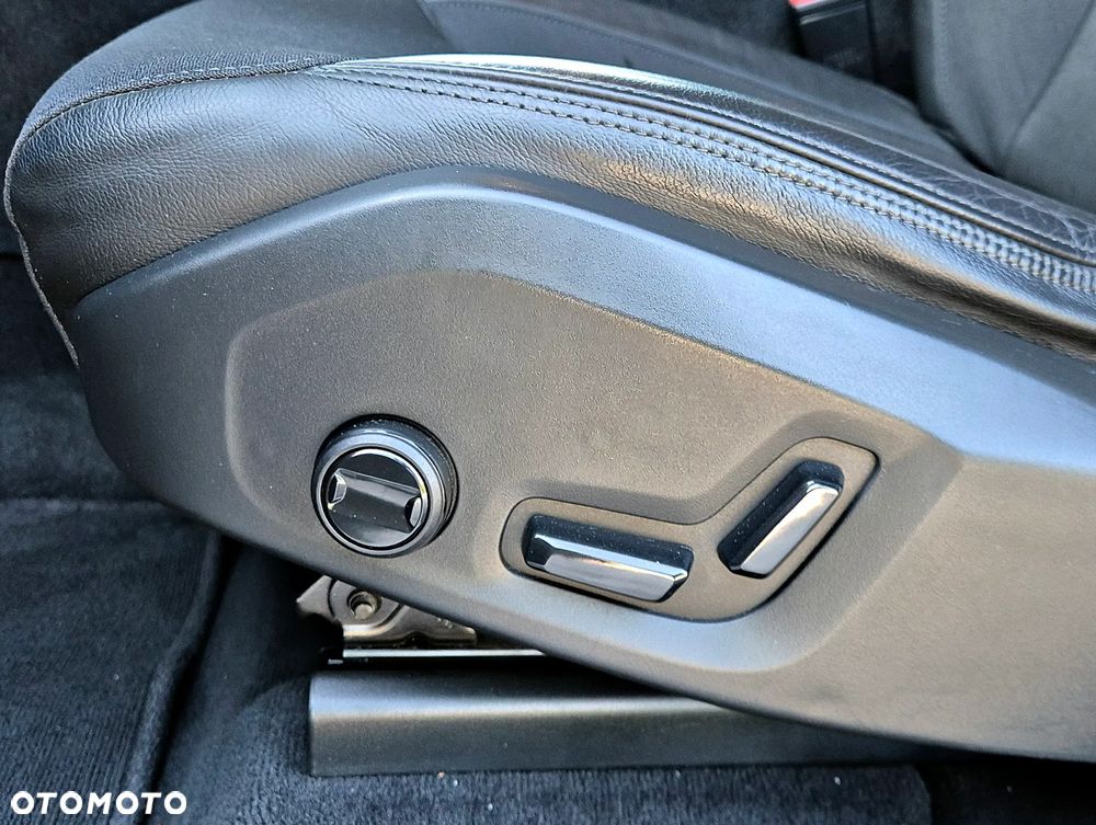 Volvo XC 60 D4 Momentum Pro - 24