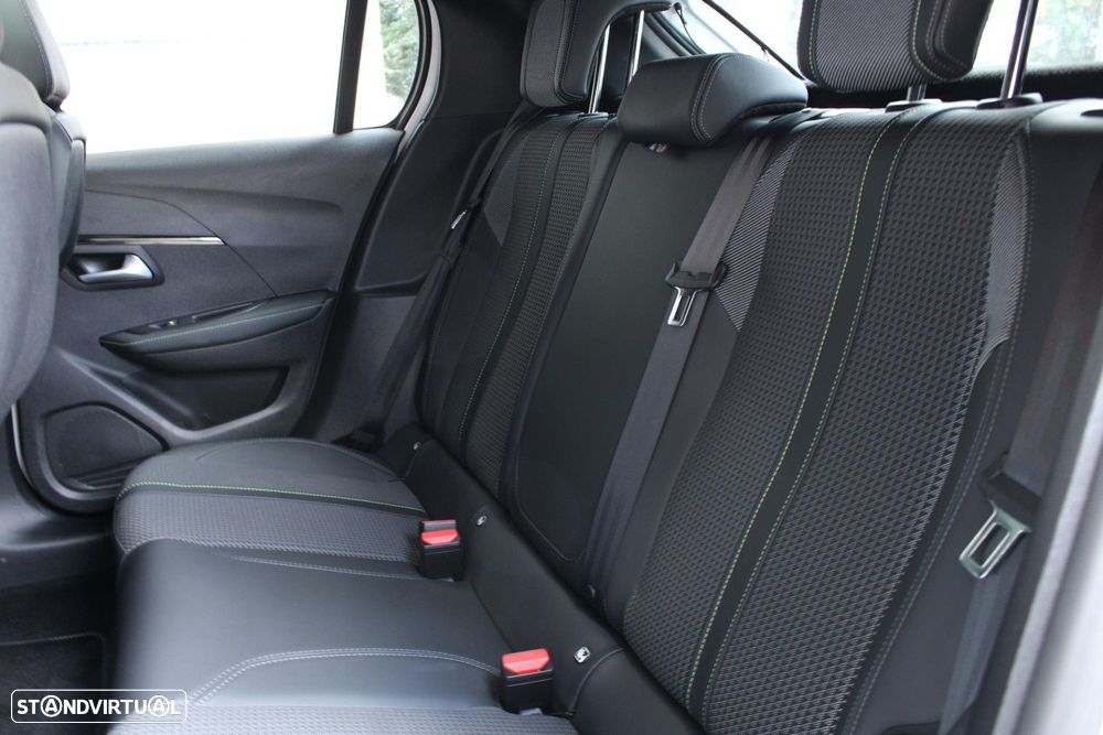 Peugeot e-208 GT+ - 40