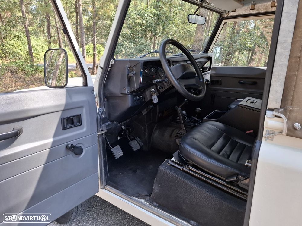 Land Rover Defender 90 2.5 Td5 Soft Top - 6