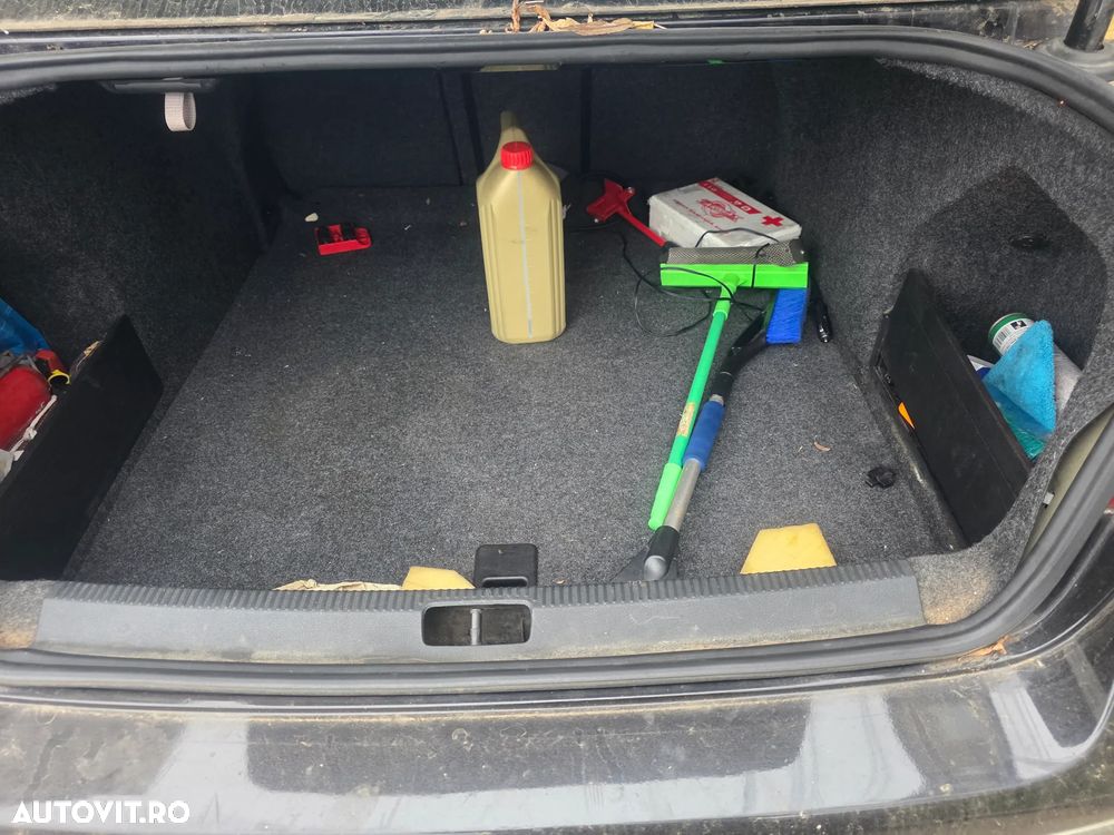 Volkswagen Passat Variant 1.6 TDI DPF BlueMotion Technology Highline - 19