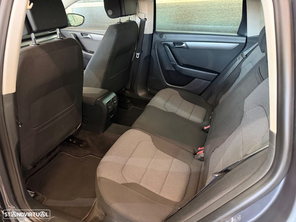 VW Passat Variant 1.6 TDI Trendline - 6