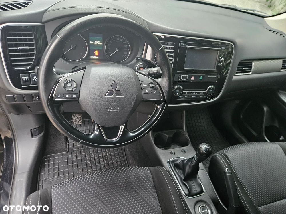 Mitsubishi Outlander 2.2 DI-D 4WD Plus - 15