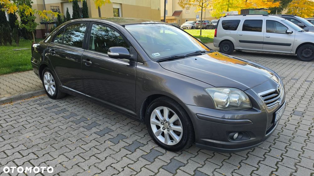Toyota Avensis 2.0 D-4D Sol - 22