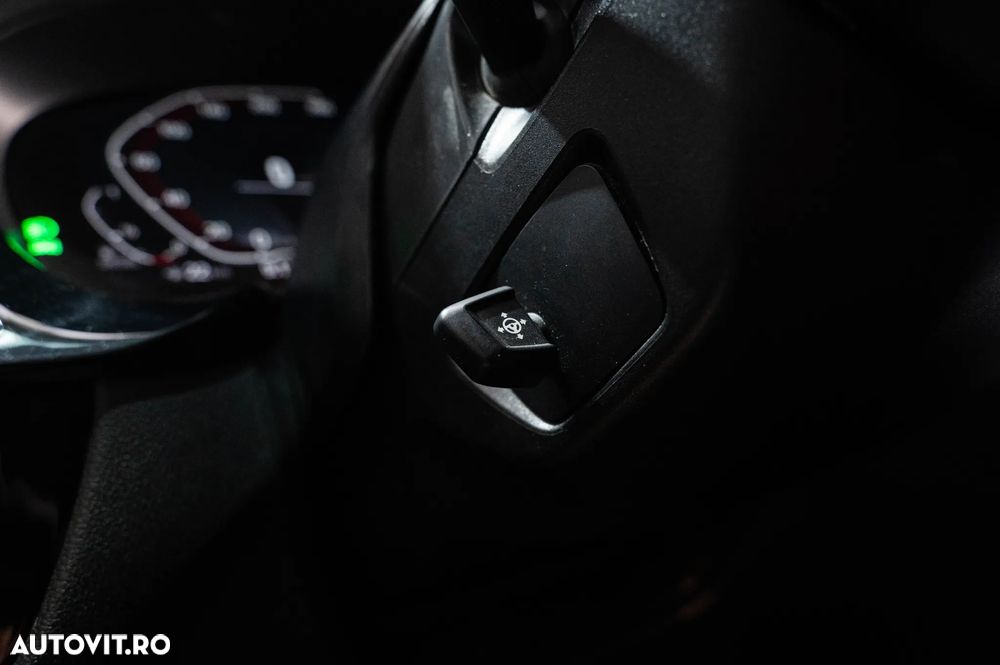 BMW Seria 5 520d Aut. Luxury Line - 29