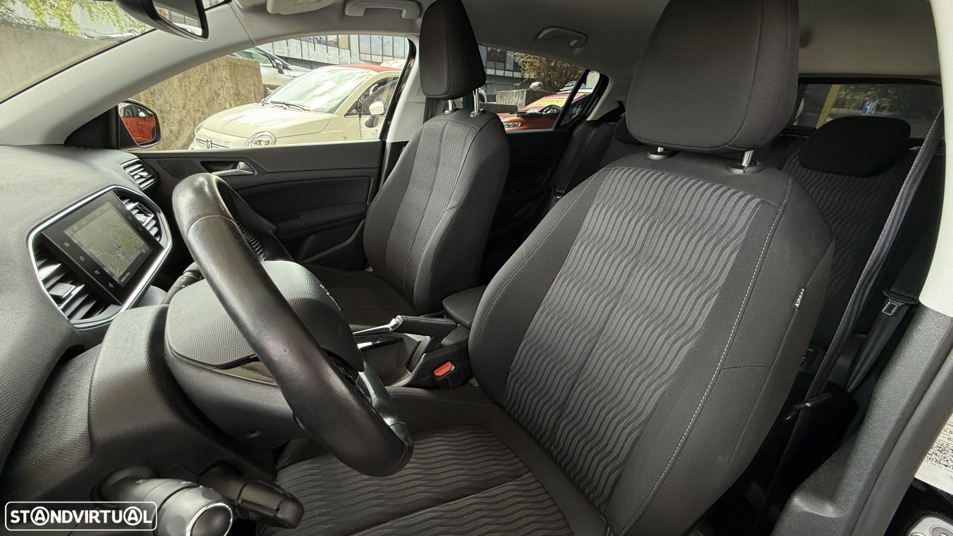 Peugeot 308 1.2 PureTech Allure J17 - 22