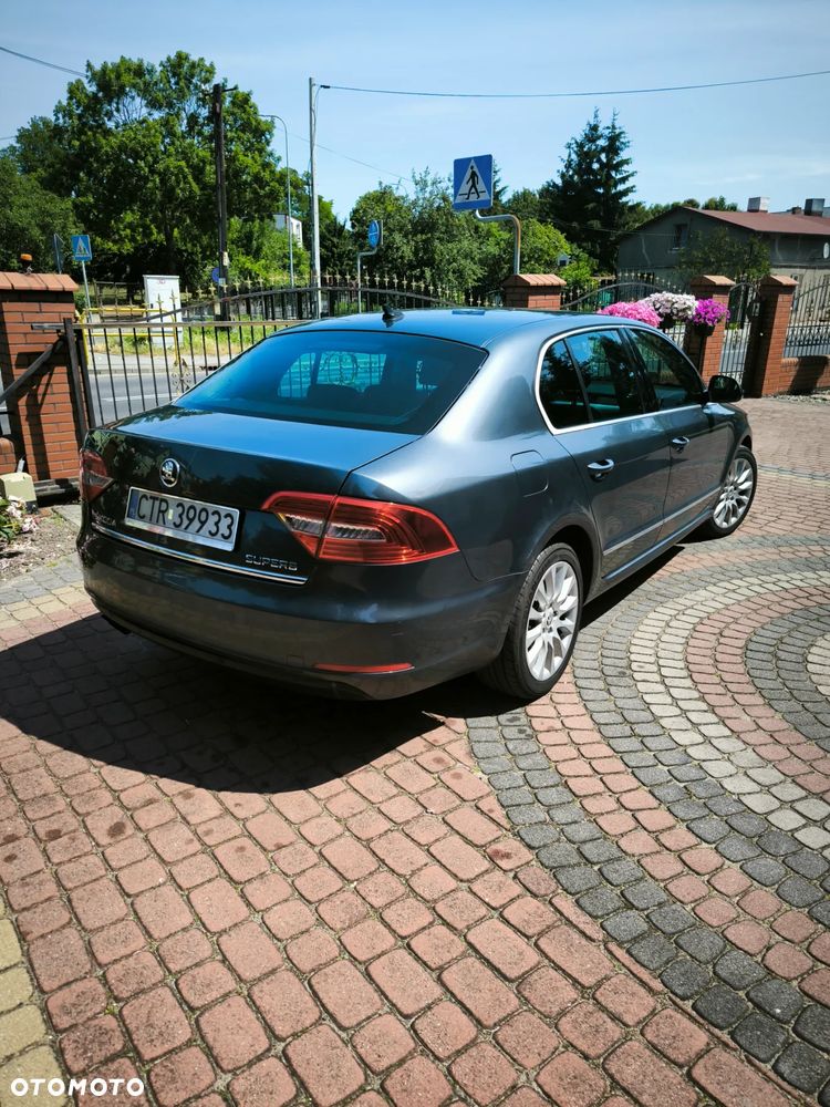 Skoda Superb 2.0 TDI 4x4 Elegance - 3
