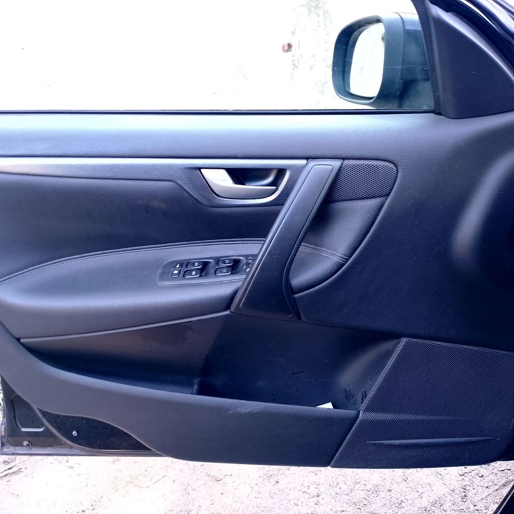 Volvo V70 2.4 Black Edition - 14