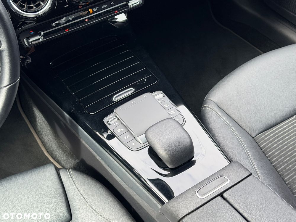 Mercedes-Benz CLA 200 7G-DCT - 22