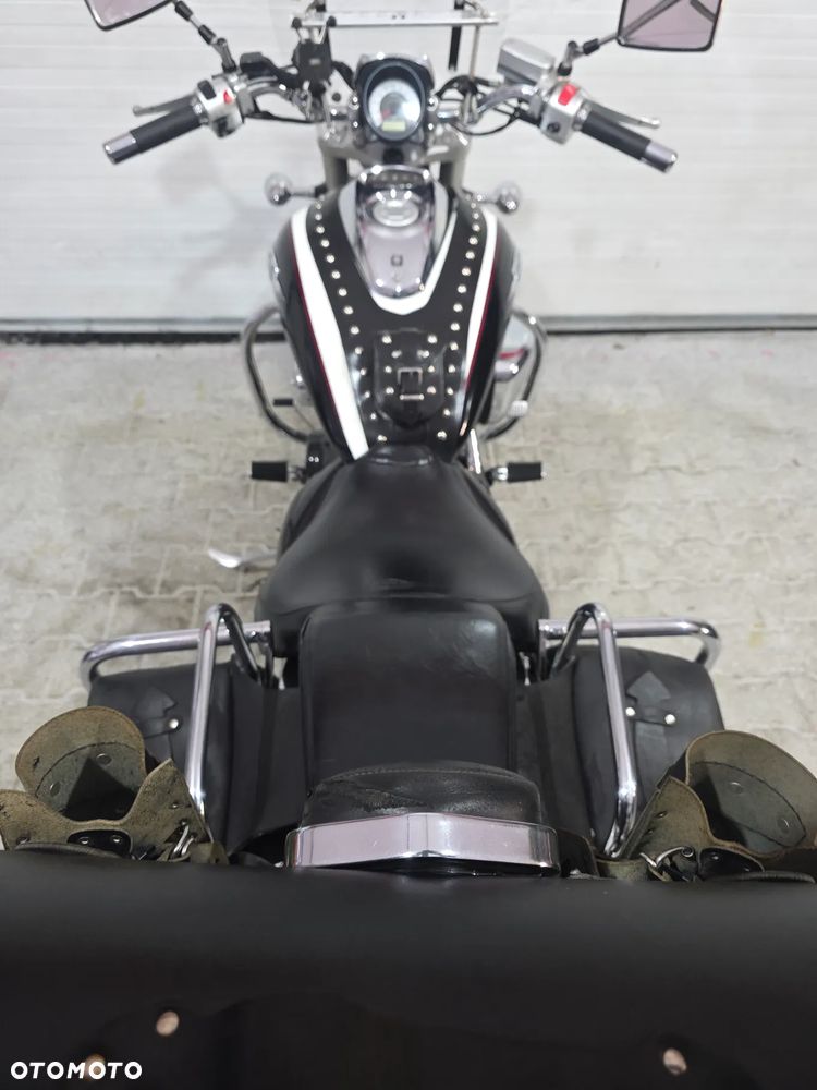 Suzuki Intruder - 36
