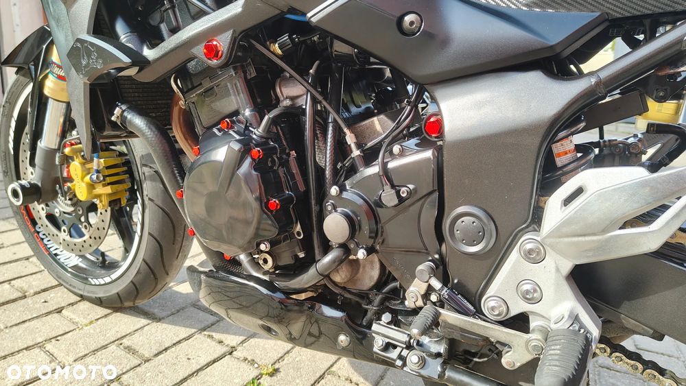 Suzuki GSR - 9