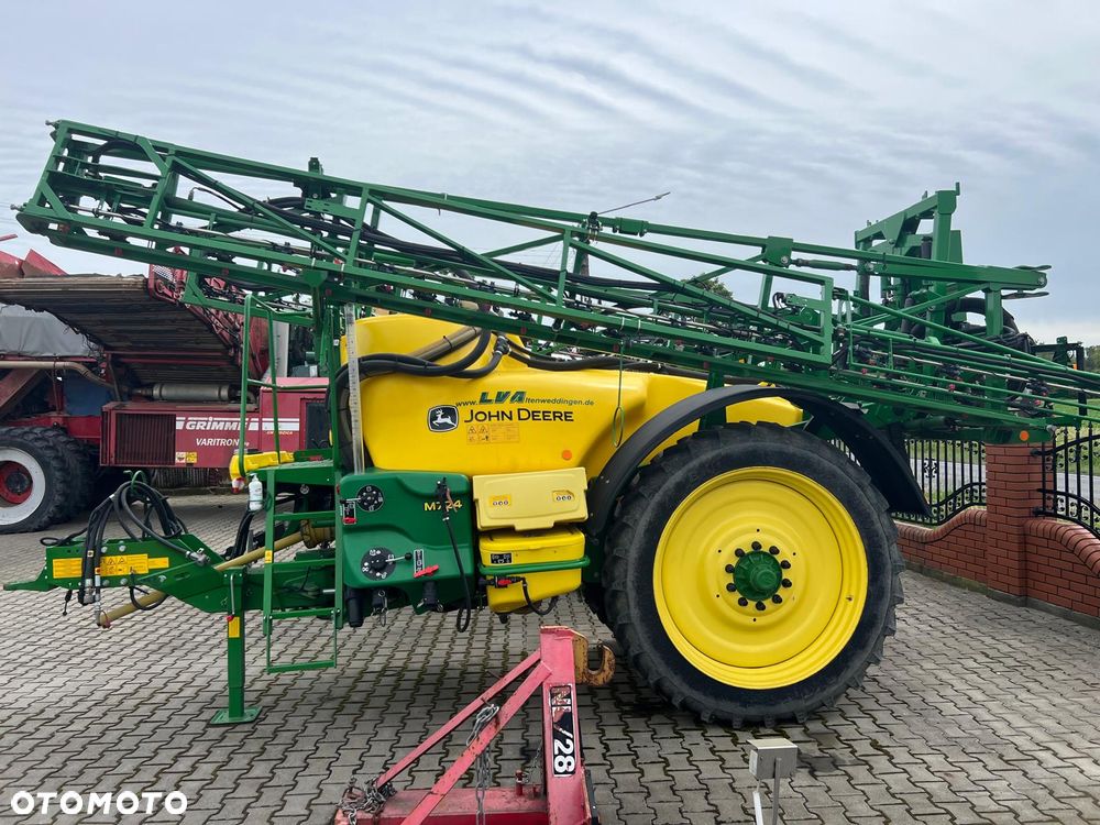 John Deere M724 - 2