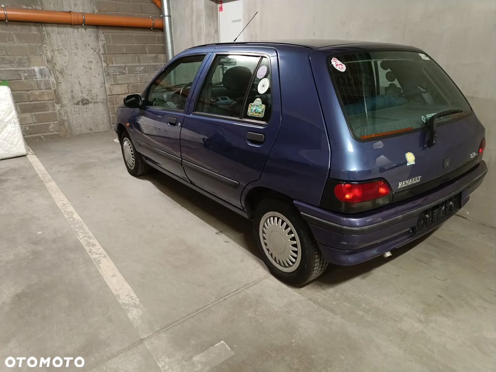 Renault Clio - 8