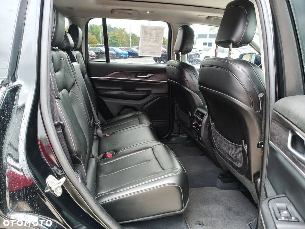 Jeep Grand Cherokee - 12
