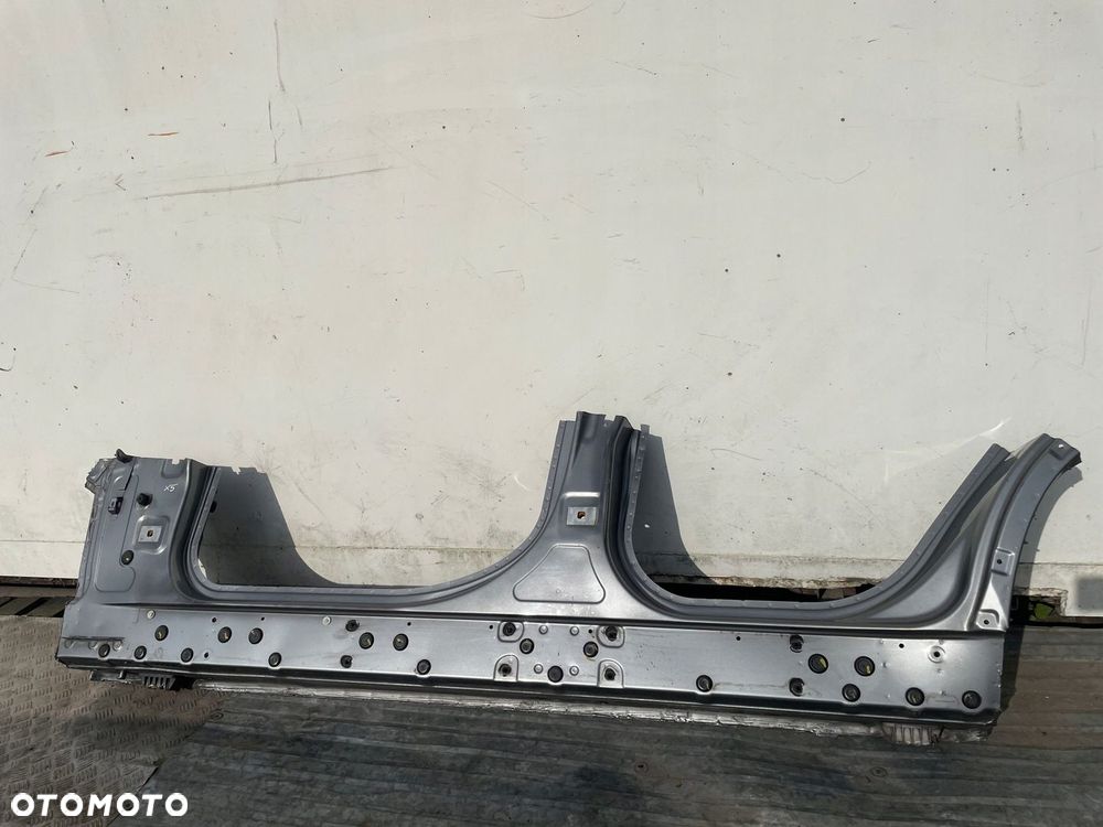 Prog lewy poszycie progu cwiartka lewa A52/7 SPACEGRAU BMW E70 X5 zdrowy