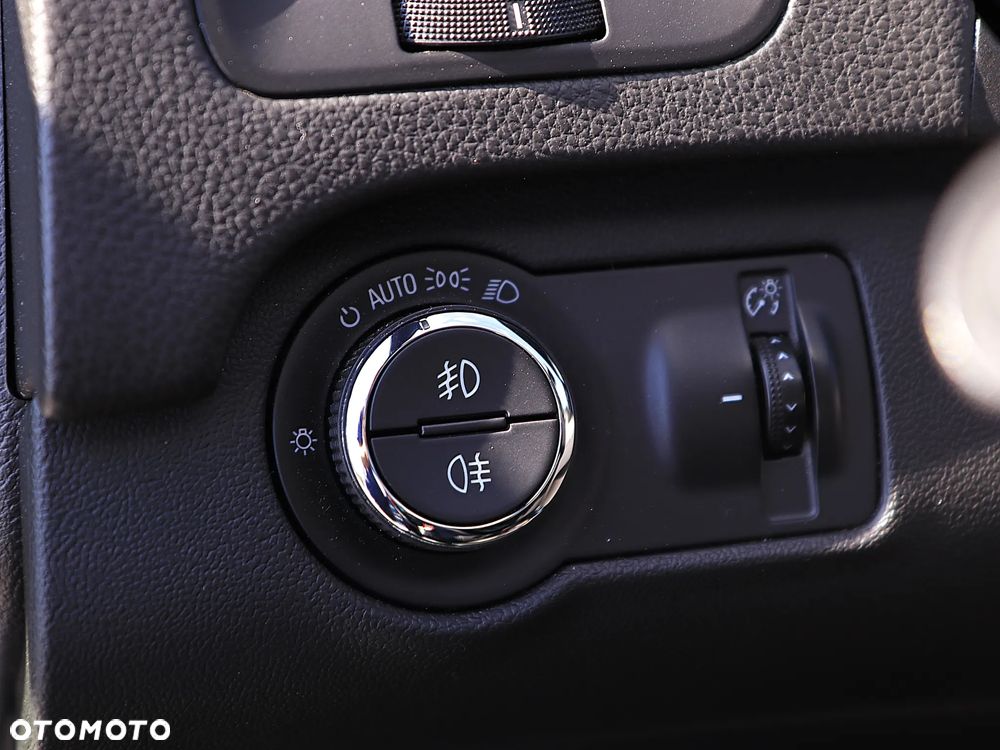 Opel Insignia - 17