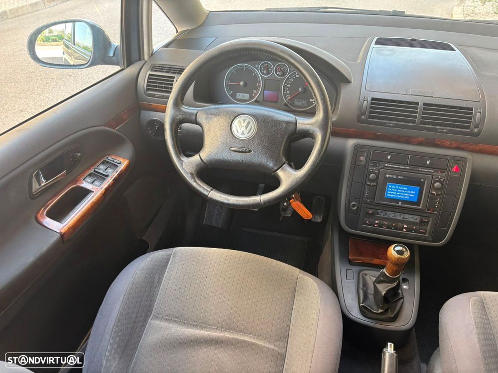 VW Sharan 1.9 TDI Comfortline Family - 25