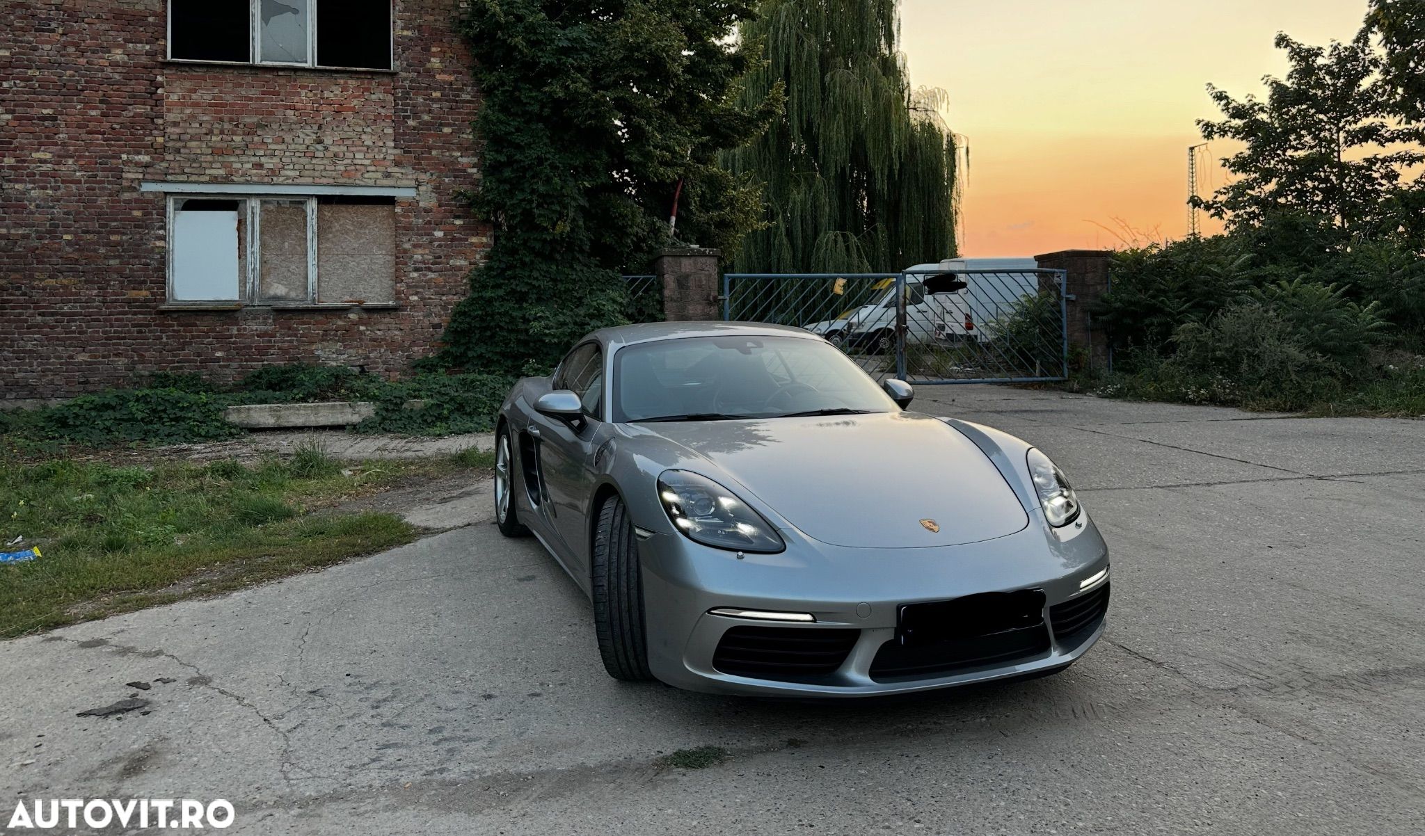Porsche Cayman 718 - 1