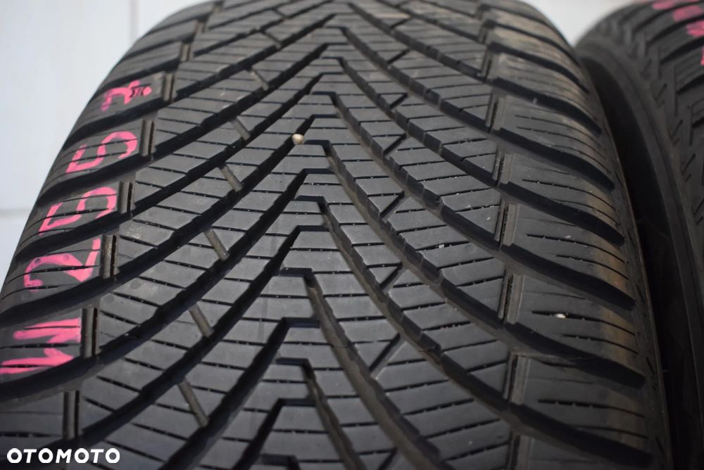 R18 215/50 Kumho Solus 4S HA32 - 2
