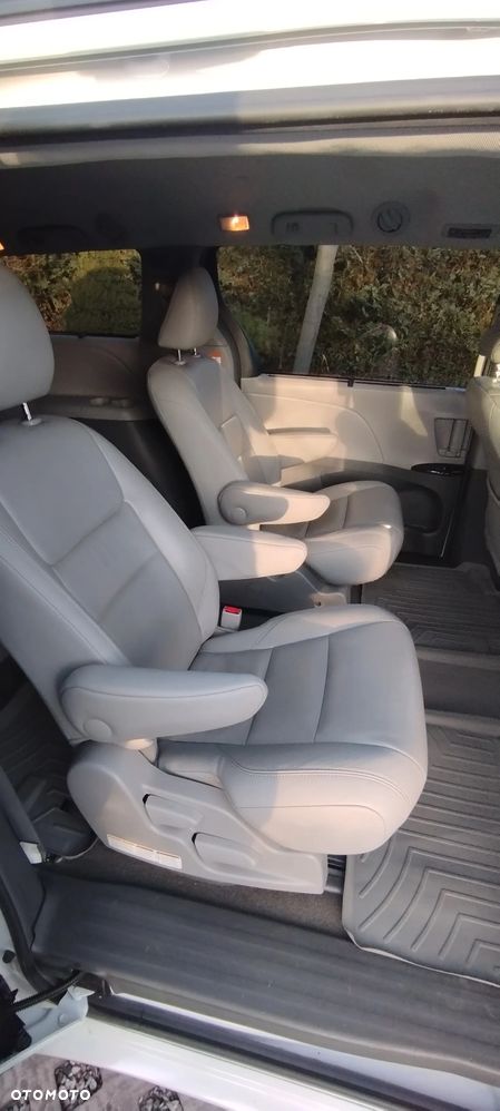 Toyota Sienna 3.5 V6 XLE AWD - 22