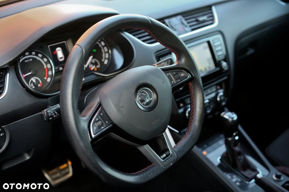 Skoda Octavia 2.0 TDI DSG RS - 27