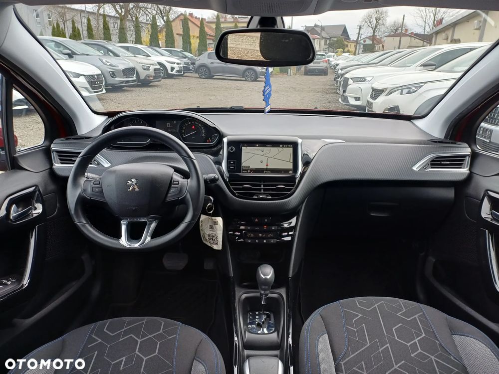 Peugeot 2008 1.2 Pure Tech GPF Signature S&S EAT6 - 19