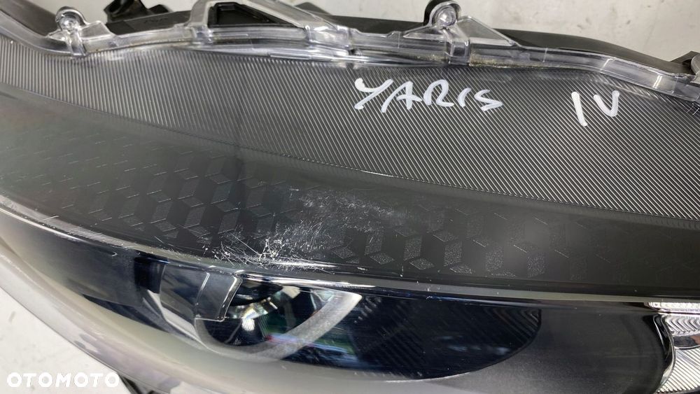 TOYOTA YARIS IV LAMPA SOCZEWKA PRAWA PRAWY PRZEDNIA PRZÓD REFLEKTOR 19-23 - 4