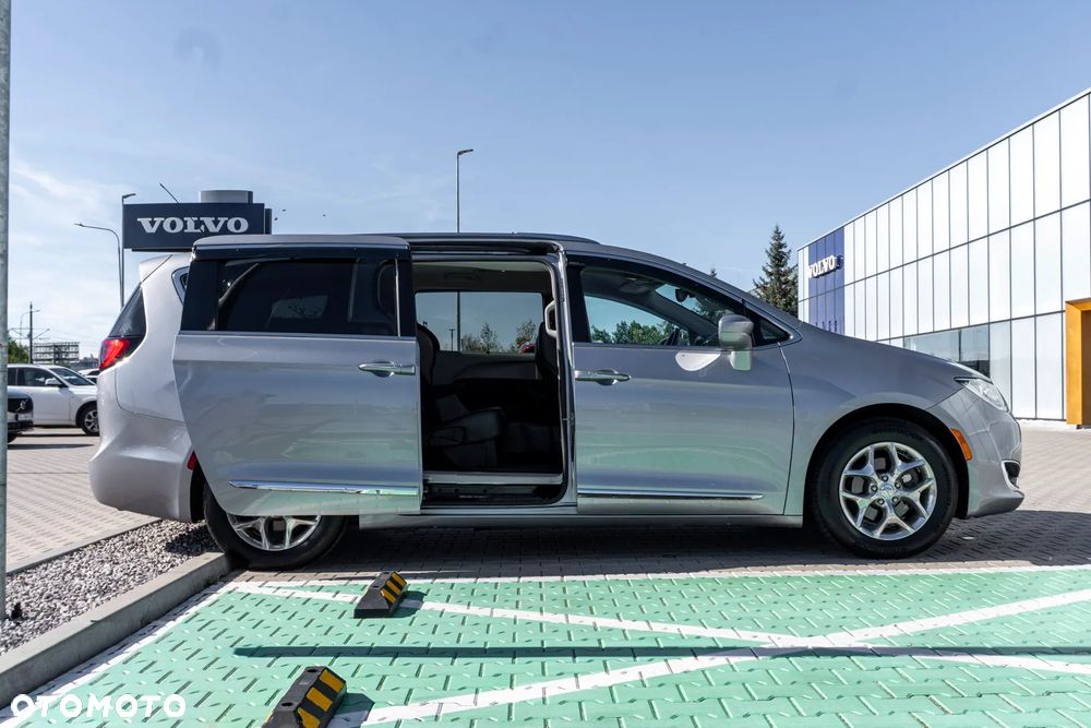 Chrysler Pacifica - 7