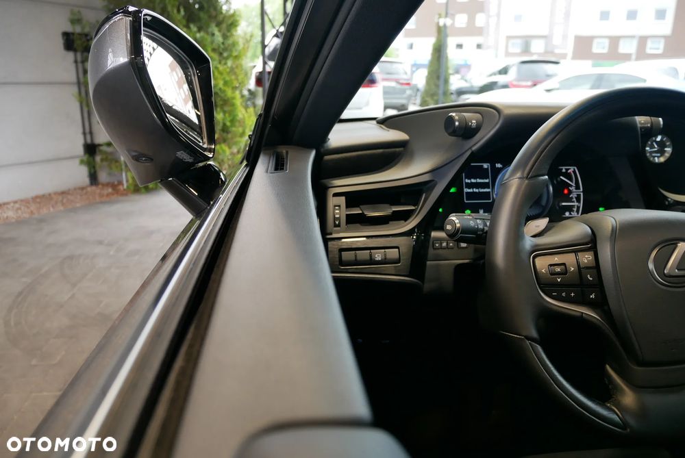 Lexus ES 300h Prestige - 35