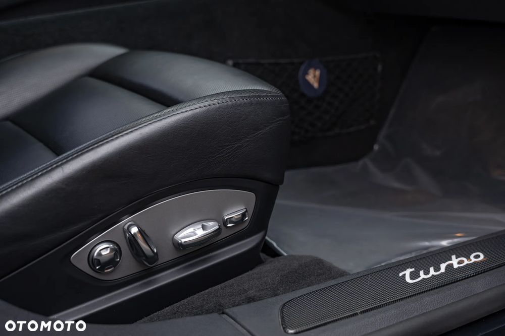 Porsche Panamera Turbo PDK - 37
