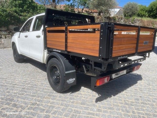 Toyota Hilux 2.4 D-4D 4WD CD CH - 5
