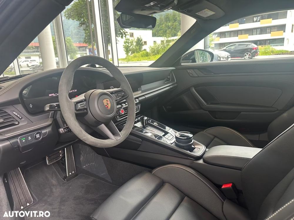 Porsche 911 Carrera 4 GTS PDK - 15