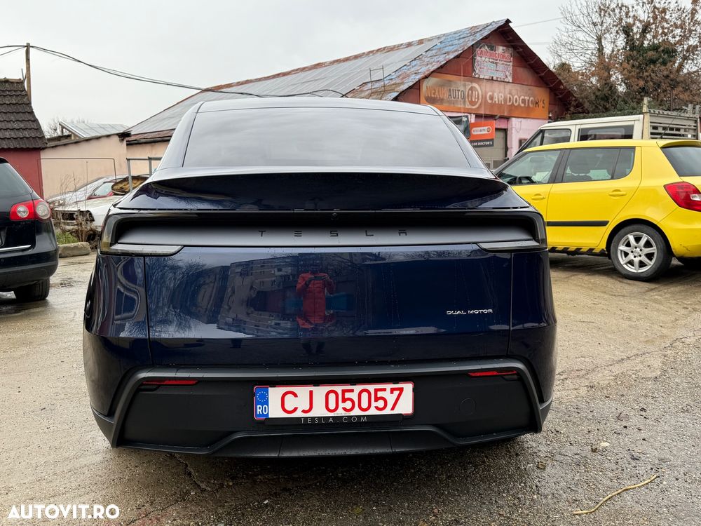 Tesla Model Y Long Range AWD Premium - 4