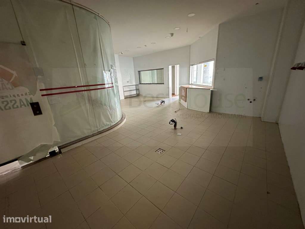 Vende-se Loja no Shopping Center de Massamá - Grande imagem: 5/15