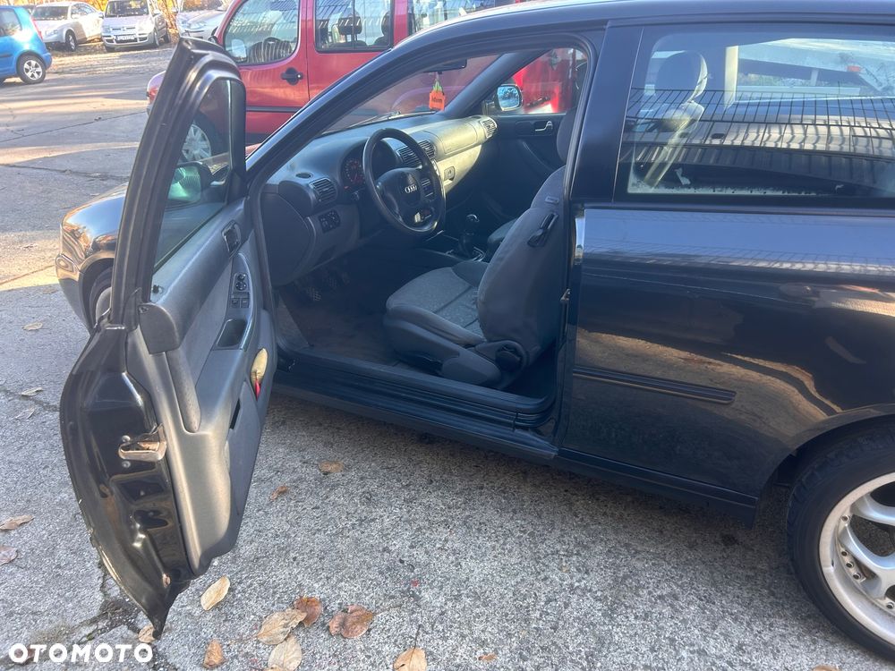 Audi A3 3-drzwiowe 1.6 Attraction - 2