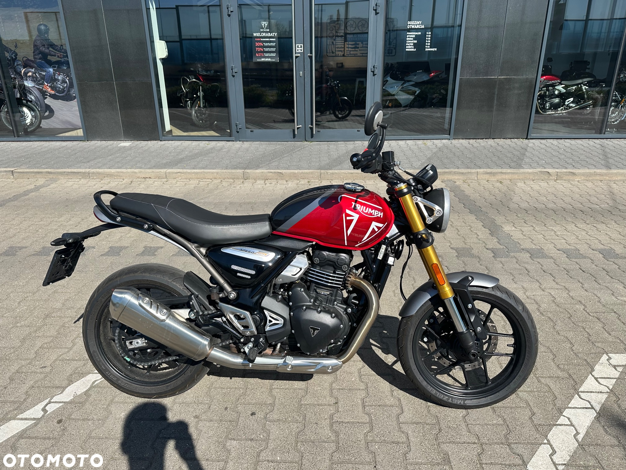 Triumph Inny - 4